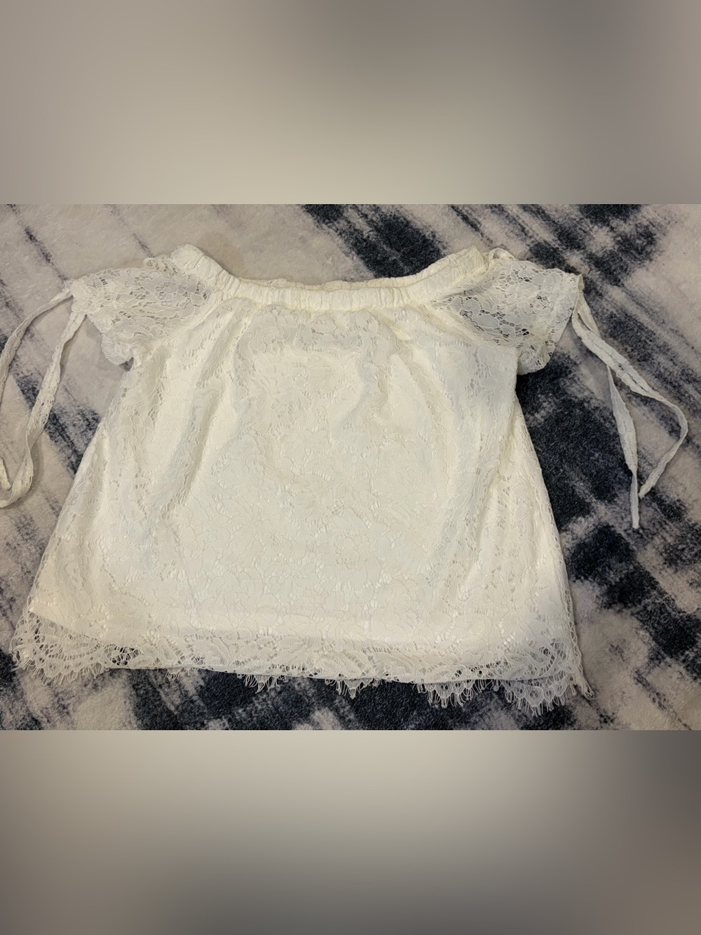 Women’s Lace Off-Shoulder Top - Large